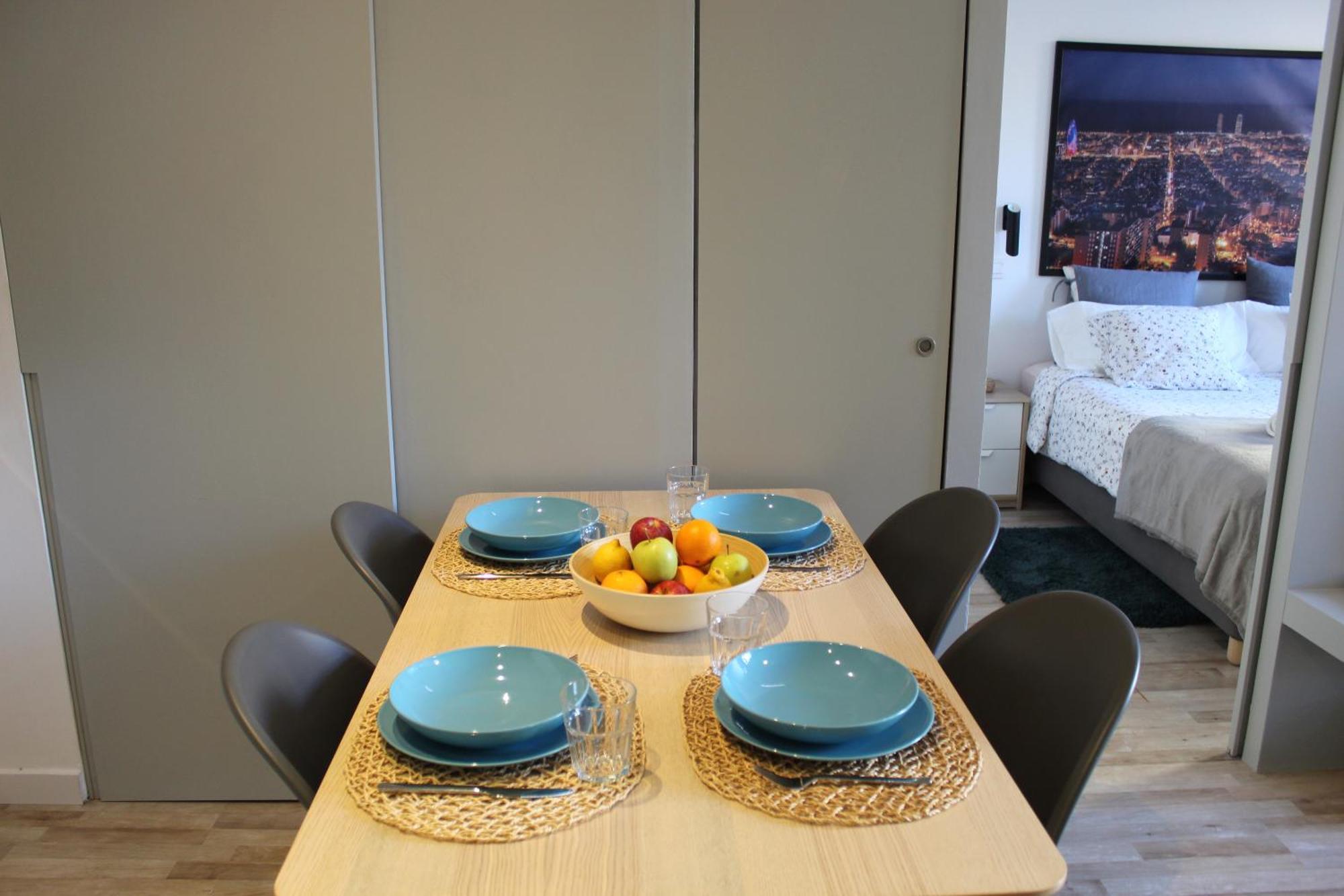 Piso Nuevo Al Lado De La Sagrada Familia. Apartment *